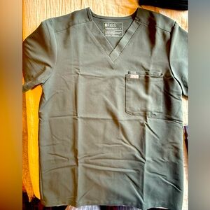 Figs Leon Three Pocket Scrub Top “Bonsai” Size-S